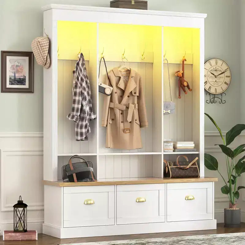 Porte-manteau de style ferme avec banc de rangement, armoires et lumières LED élégantes