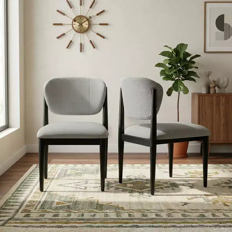 Chaise de salle à manger moderne rembourrée avec pieds en bois massif