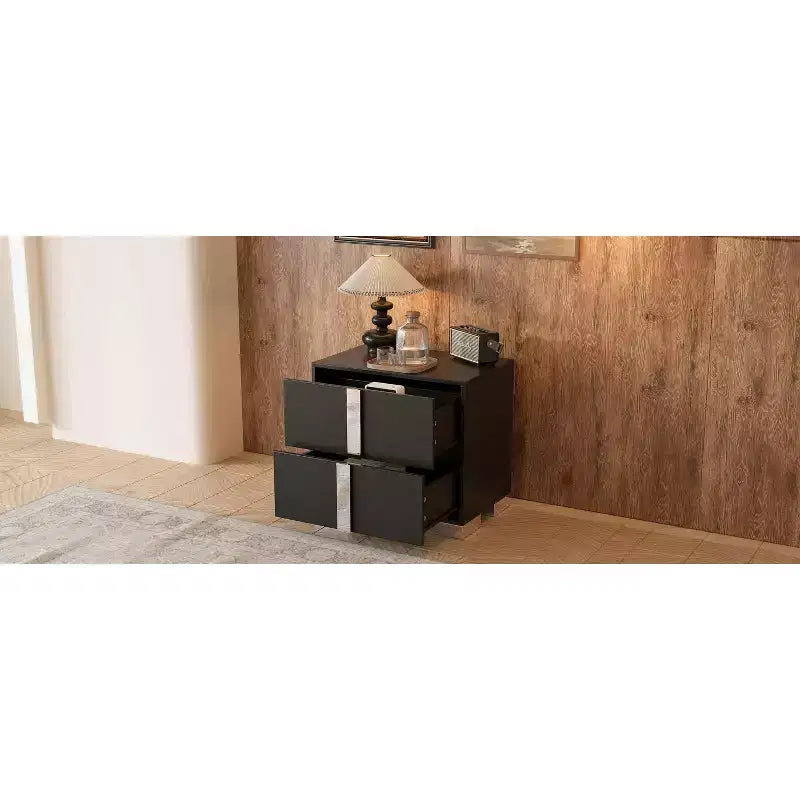 Table de chevet élégante et moderne à 2 tiroirs avec accents miroirs
