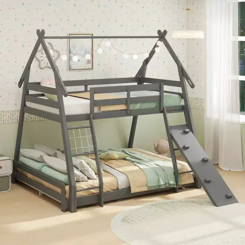 Lit superposé jumeau au-dessus d'un lit double en forme de maison