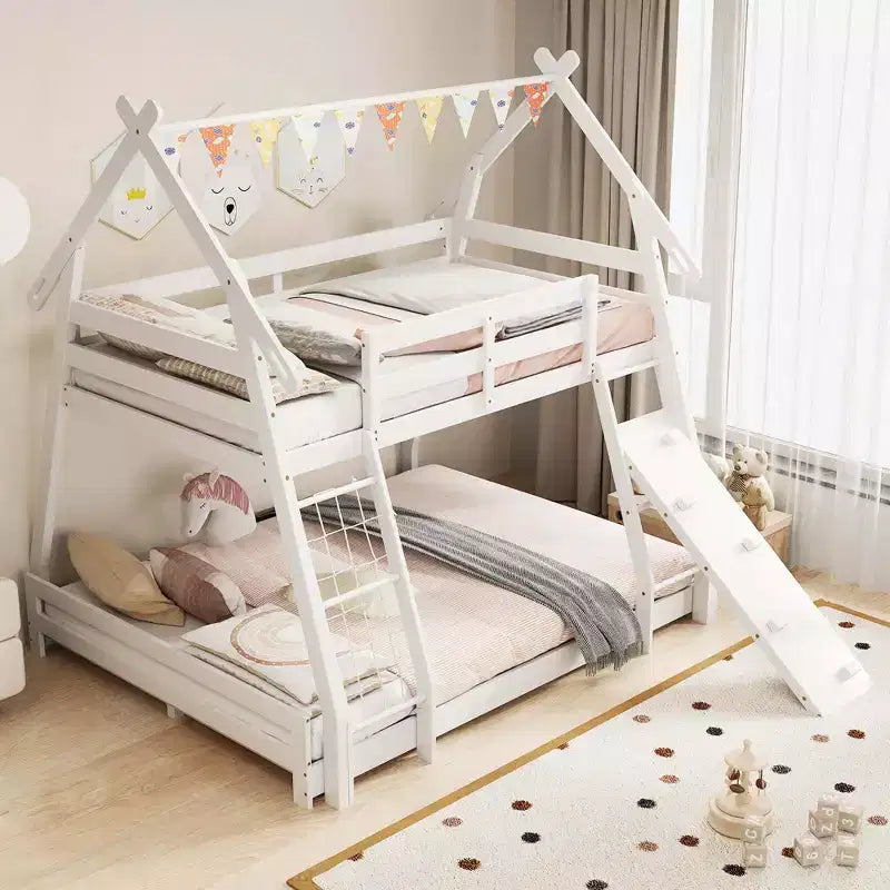 Lit superposé jumeau au-dessus d'un lit double en forme de maison