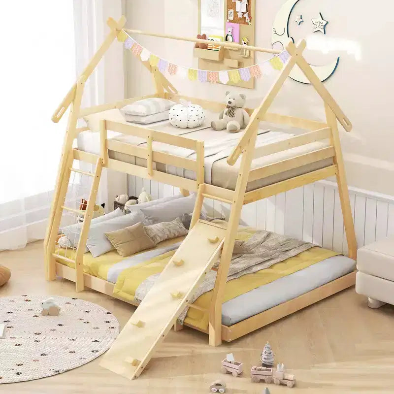 Lit superposé jumeau au-dessus d'un lit double en forme de maison